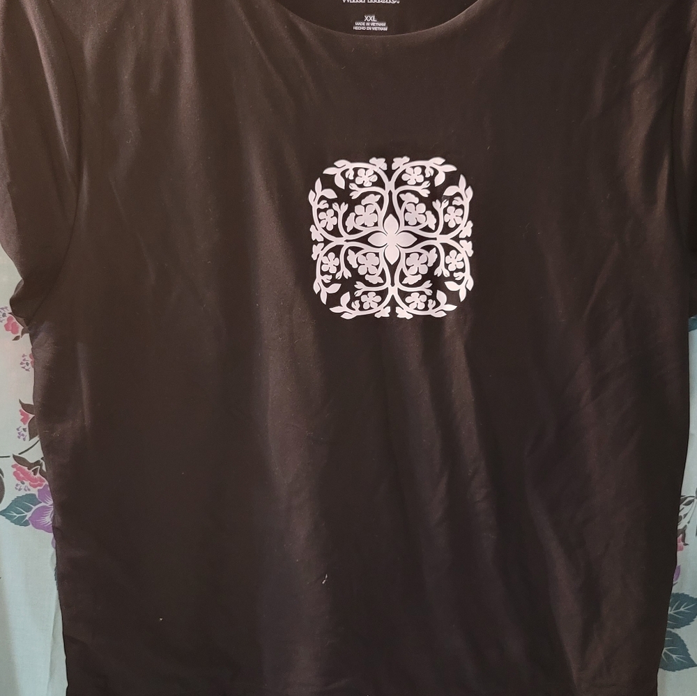 Black Short Sleeve Crop Tee with Hawaiian Quilt